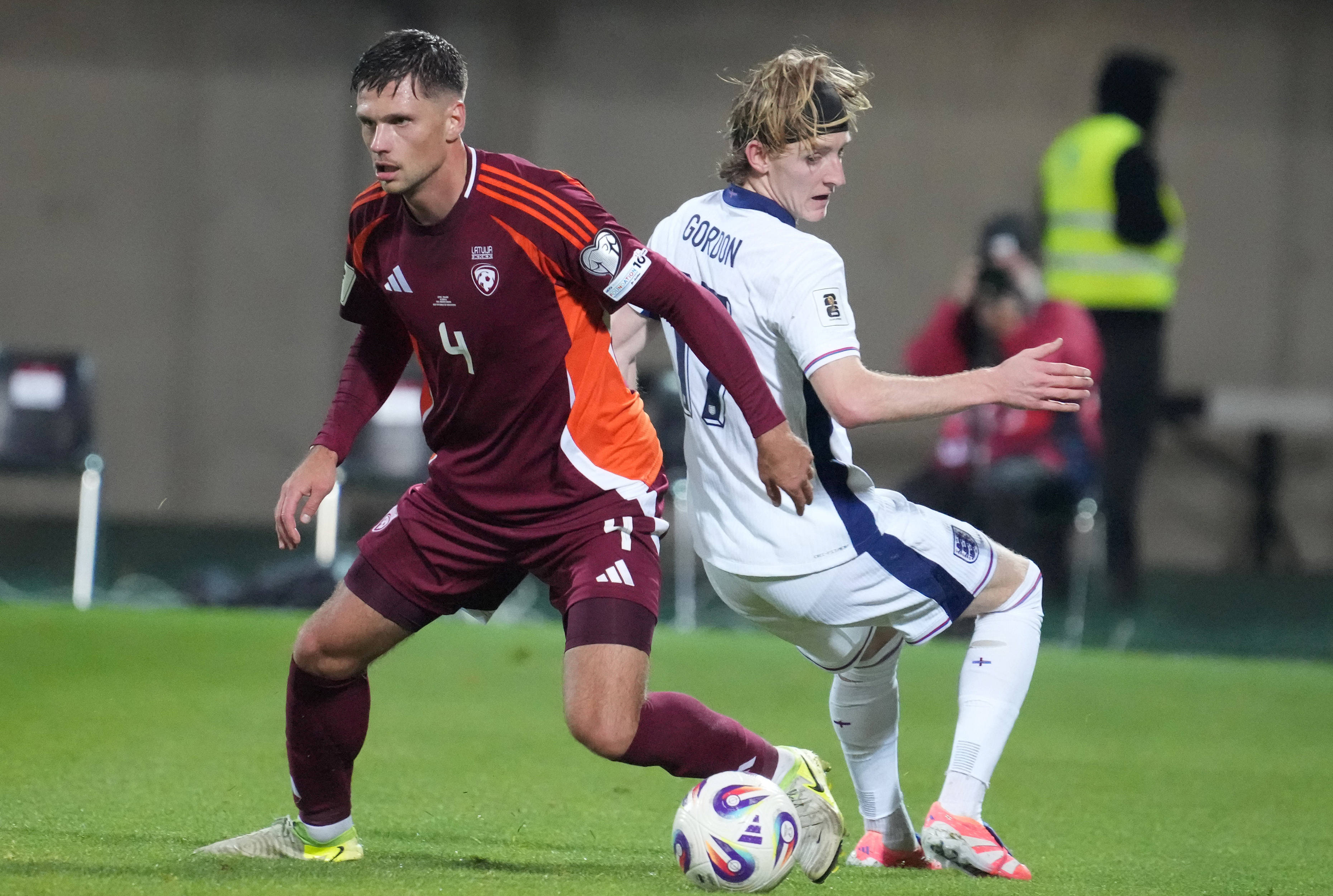 AG亚游-国内足球队在国际比赛中频临压力,成绩堪忧的简单介绍